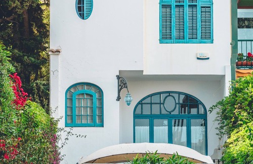 Caldes d'Estrac House | Baulenas House. A beautiful modernist beachfront house