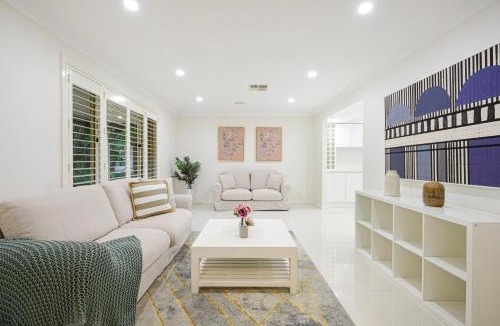 Baulkham Hills House | Baulkham Hills 4BR with Pool