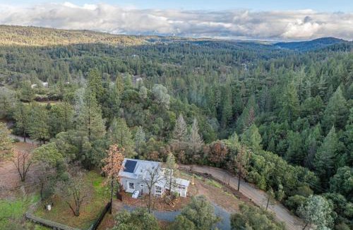 Iowa Hill House | Bay Area Escape on 5 Acres: Pet Friendly, Views