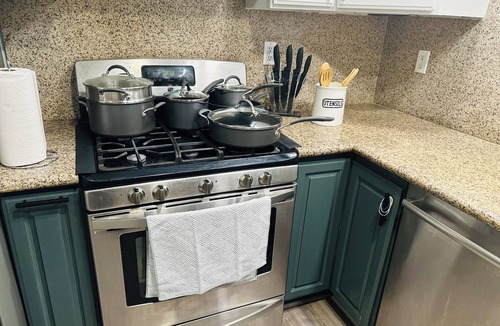 Hayward House | Bay area Gateway near bart train with big front and back yard