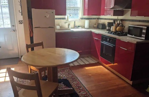 Richmond Annex Apartment | Bay Area Tiny Tranquil Oasis - with Backyard Chickens!