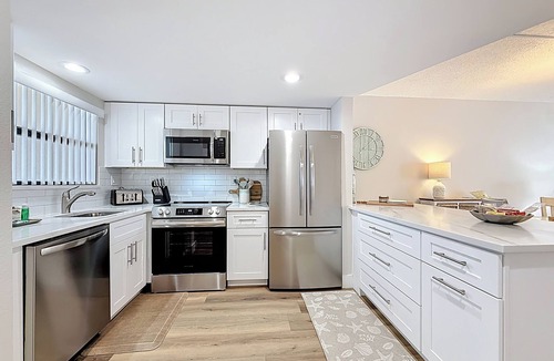 Belle Vista Condo | Bay & Beach Views | 2 Bedroom Coastal Getaway
