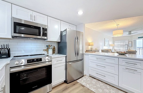 Belle Vista Condo | Bay & Beach Views | 2 Bedroom Coastal Getaway