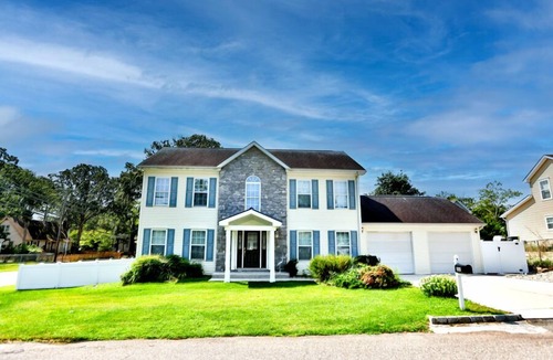 Town Bank House | Bay Block with in-ground heated Salt Water Pool opens mid April