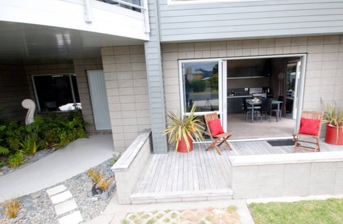 Cooks Beach Apartment | Bay Breeze Accommodation