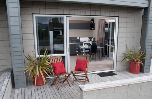 Cooks Beach Apartment | Bay Breeze Accommodation