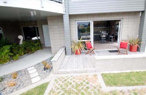 Cooks Beach Apartment | Bay Breeze Accommodation