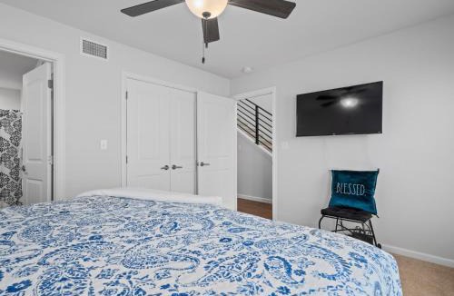 Harbor Oaks Apartment | Bay Breeze Bungalow