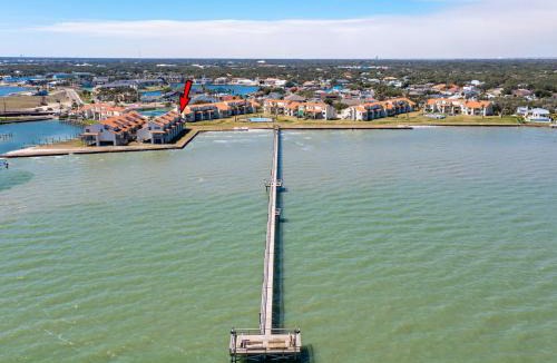 Harbor Oaks Apartment | Bay Breeze Bungalow