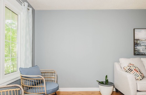 Sarnia House | Bay Breeze Cottage - Steps from Lake Huron