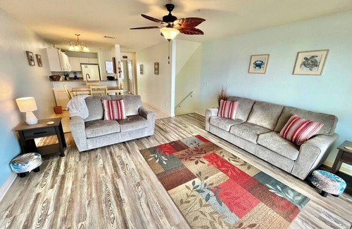 Innerarity Townhomes House | Bay Breeze: Gorgeous Waterfront Unit with Kayaks!