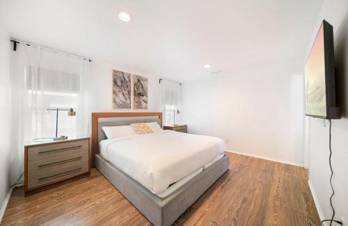 Lawndale House | Bay Breeze Hideaway