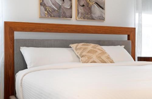 Lawndale House | Bay Breeze Hideaway