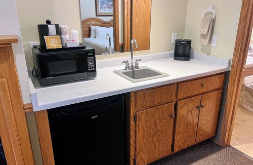 Ephraim Hotel | Bay Breeze Resort