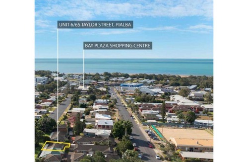 Pialba House | Bay Central Hideaway