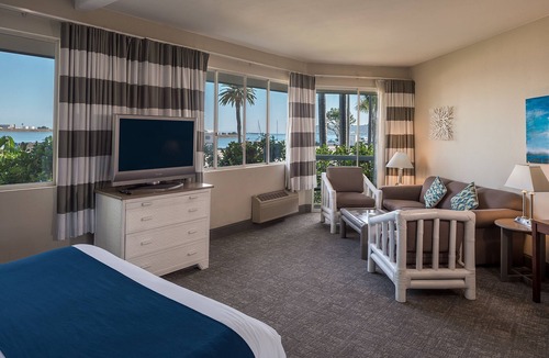 La Playa Hotel | Bay Club Hotel & Marina