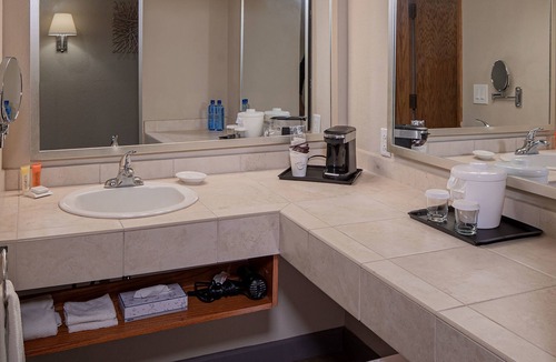 La Playa Hotel | Bay Club Hotel & Marina