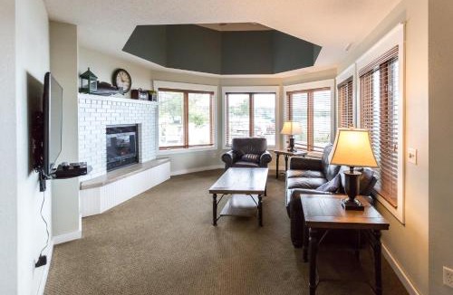 Nisswa Apartment | Bay Colony Unit 763- Lower
