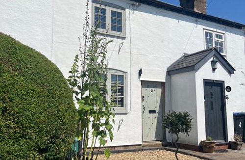 Snitterfield House | Bay Cottage, Hot Tub