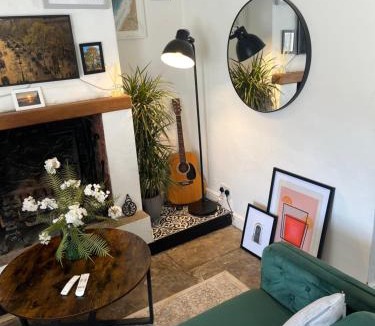 Snitterfield House | Bay Cottage, Hot Tub