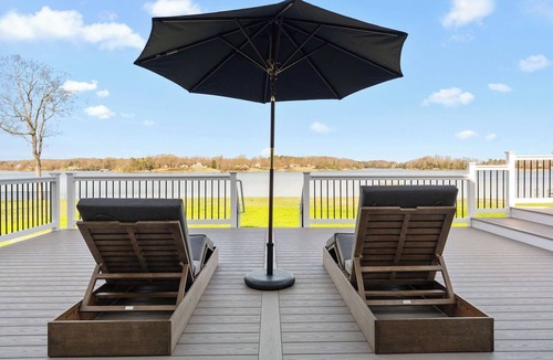 Mount Holly House | Bay Dreaming | Waterfront Retreat with Swim Spa & Stunning Sunset Views