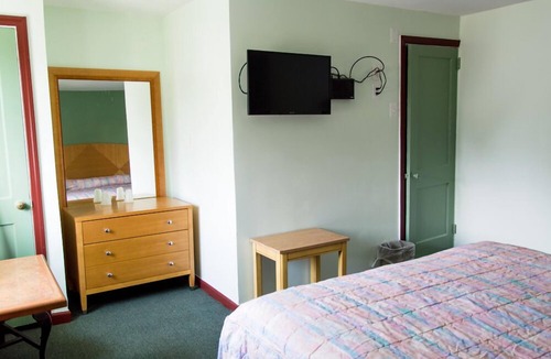 Pleasantville Hotel | Bay Drive Motel