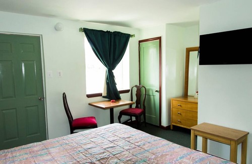 Pleasantville Hotel | Bay Drive Motel