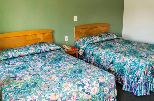 Pleasantville Hotel | Bay Drive Motel