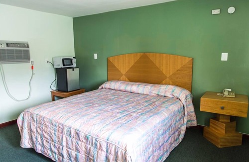 Pleasantville Hotel | Bay Drive Motel