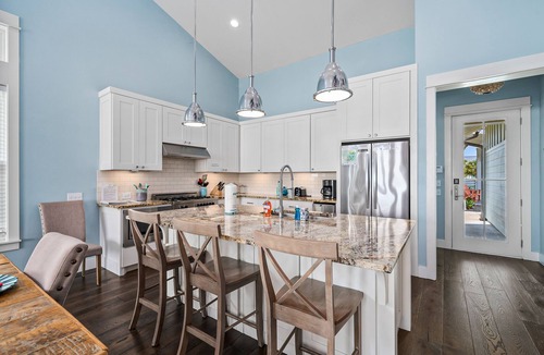Rockport House | Bay escape with private heated pool, water view, loft & fast WiFi