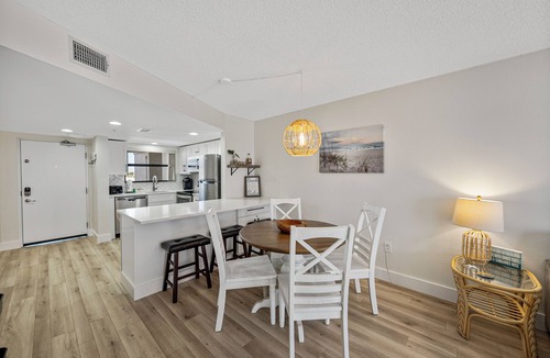 Belle Vista Condo | Bay + Gulf Views | Beachfront Pool + Hot Tub