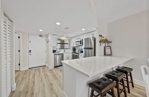 Belle Vista Condo | Bay + Gulf Views | Beachfront Pool + Hot Tub