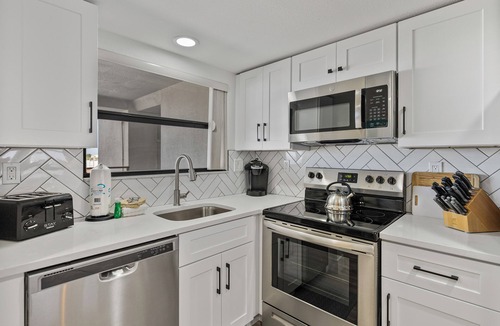 Belle Vista Condo | Bay + Gulf Views | Beachfront Pool + Hot Tub