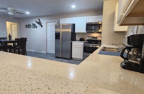 Orange House | Bay House 4 bedroom 3 full bathnn