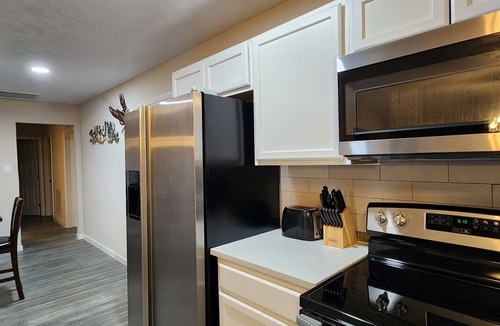 Orange House | Bay House 4 bedroom 3 full bathnn