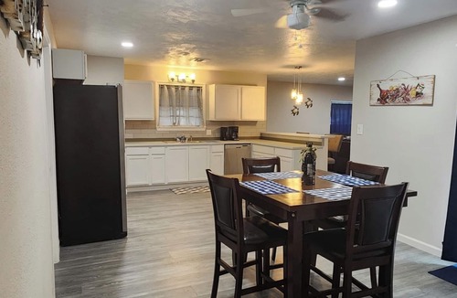 Orange House | Bay House 4 bedroom 3 full bathnn