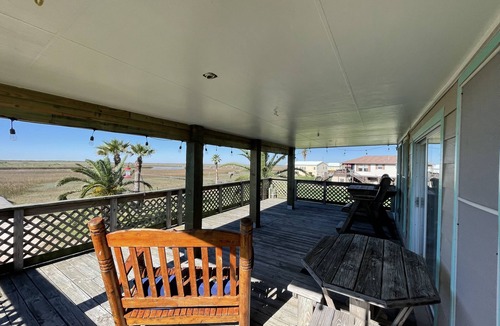 Cedar Lane House | Bay House- Excellent Fishing House With Large Lighted Pier At The Caney Creek "Y