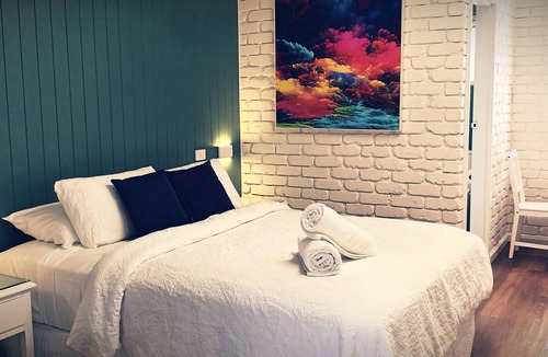 Bateau Bay Hotel | Bay House Motel