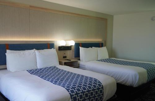 Troy Hotel | Bay Inn & Suites Troy
