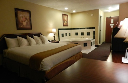 Troy Hotel | Bay Inn & Suites Troy
