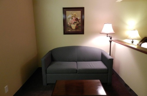 Troy Hotel | Bay Inn & Suites Troy