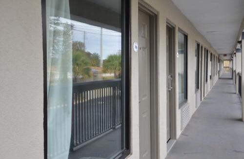 Covington Hotel | Bay Inn