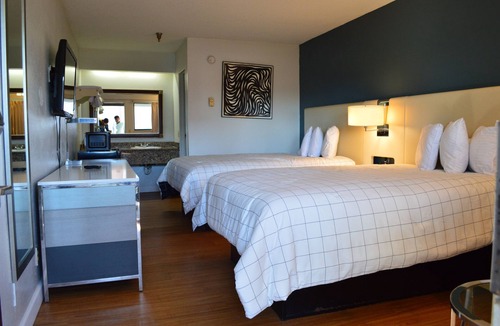 Bearss Plaza Hotel | BAY INN