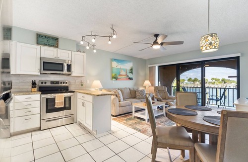 Englewood Condo | Bay Life - Waterfront - Walk to beach and restaurants - Dock your boat