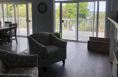 Carrying Place House | Bay of Quinte Waterfront in beautiful PEC!
