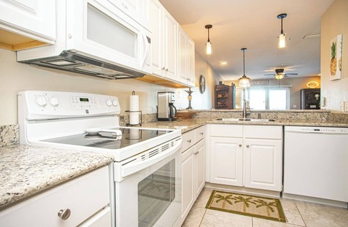 Innerarity Townhomes House | Bay Paradise: Paddle Boards, Kayaks, & Waterfront!