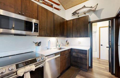 Whitefish Apartment | Bay Point Hillside 15D