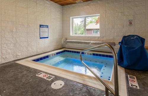 Whitefish Apartment | Bay Point Hillside 17A Up