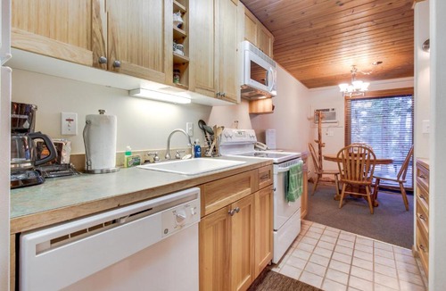 Whitefish Hotel | Bay Point Hillside 18C Down