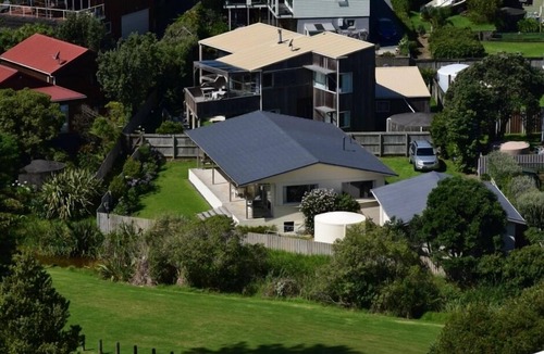Russell House | Bay Retreat - Absolute Beachfront Holiday Home